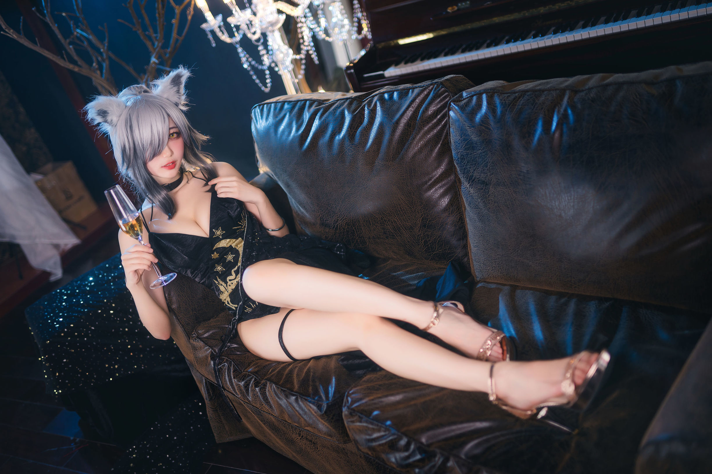 [Cosplay写真]周叽是可爱兔兔礼服插图2